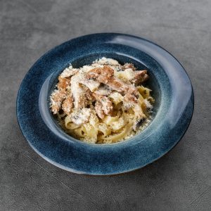 Фетучини с курицей и грибами