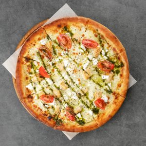 Пицца с цыпленком и соусом песто